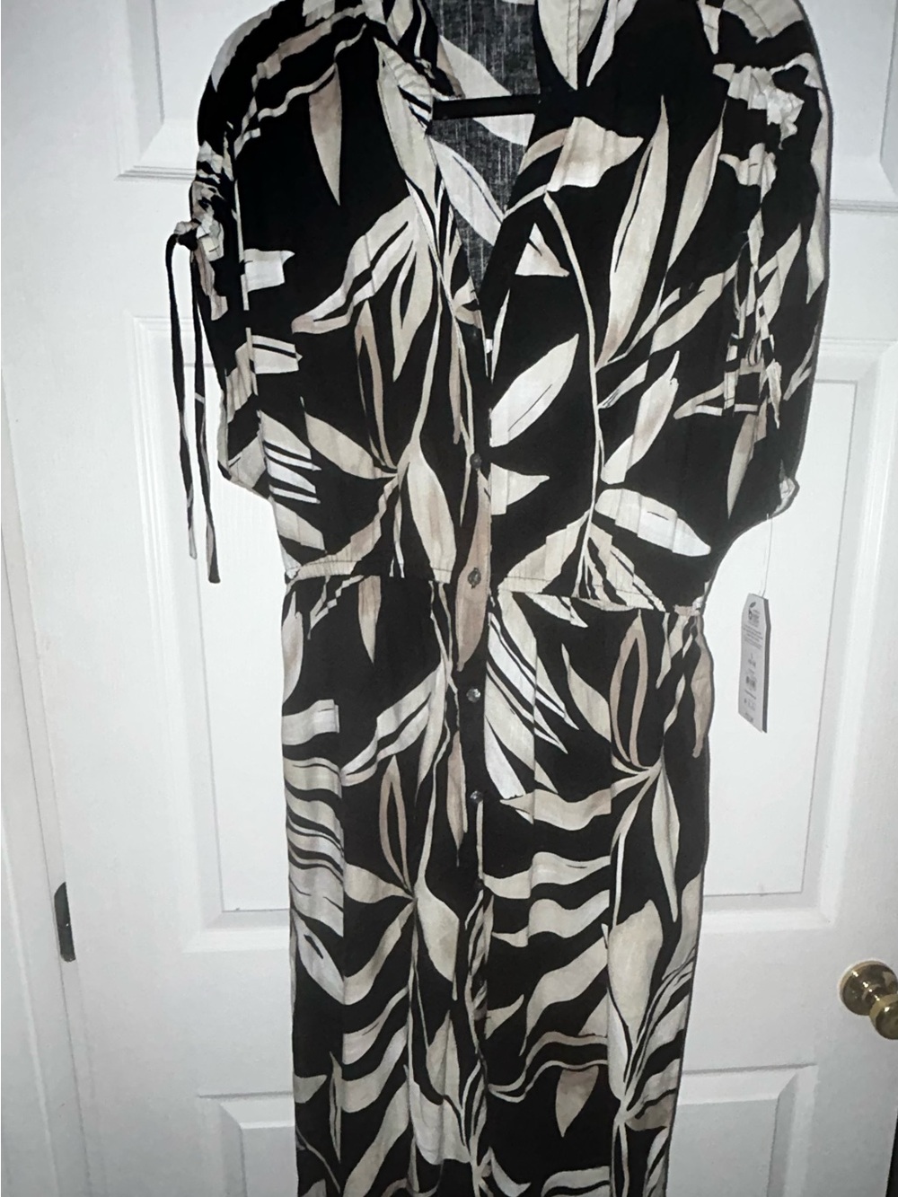 Black and Cream Leaf-Print Button-Front Dress